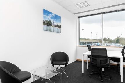 Privater Büroraum für 3 Person in Regus Campus Park