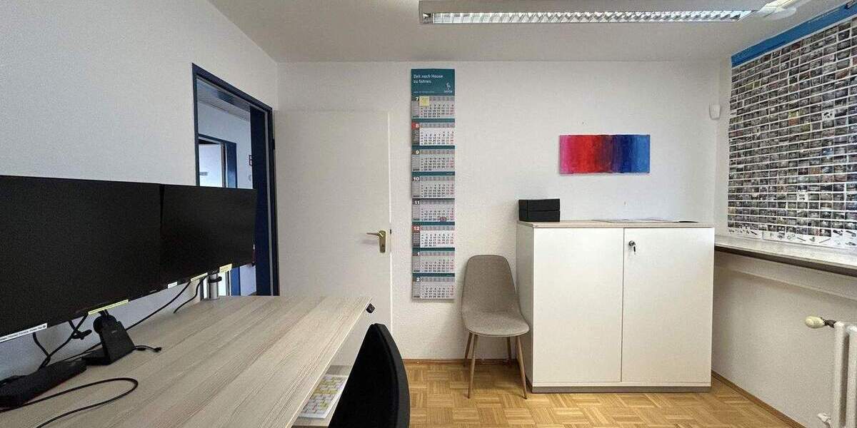 Rarität: Großzügiges, vollunterkellertes EFHZFH mit Doppelcarport und 5 Garagen in Lübeck-Kücknitz 8 zimmer