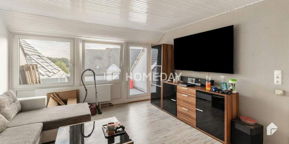 Bezugsfrei nach Absprache | Helle Dachgeschosswohnung mit Süd-Balkon und 2 Zimmern 2 zimmer