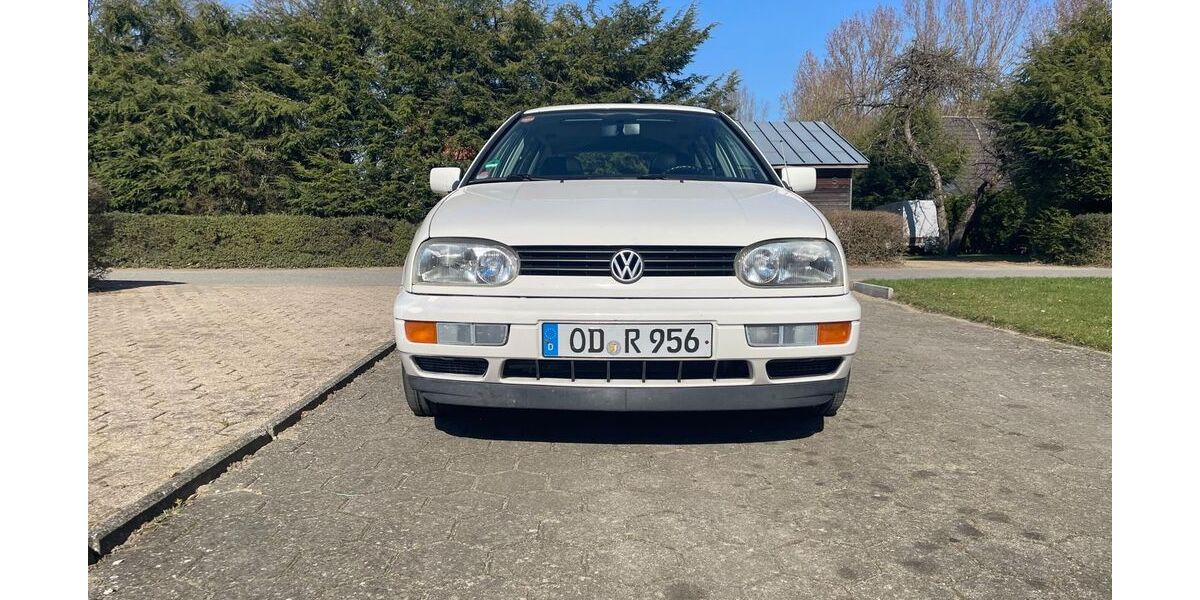 VW Golf 115.100 km 2.999 &euro; Elmenhorst 23869