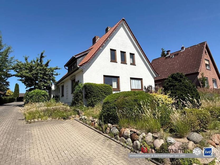Lübeck Siedlung Dornbreite: EFH mit 100 m² Wohn-Nutzfläche und 5 Zimmern Vollkeller auf 570 m² Eigenland