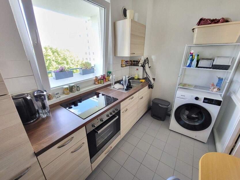 Moderne 2 Zimmer-Wohnung mit Loggia und PKW-Stellplatz in 23560 Lübeck, Moislinger Mühlenweg 2 zimmer