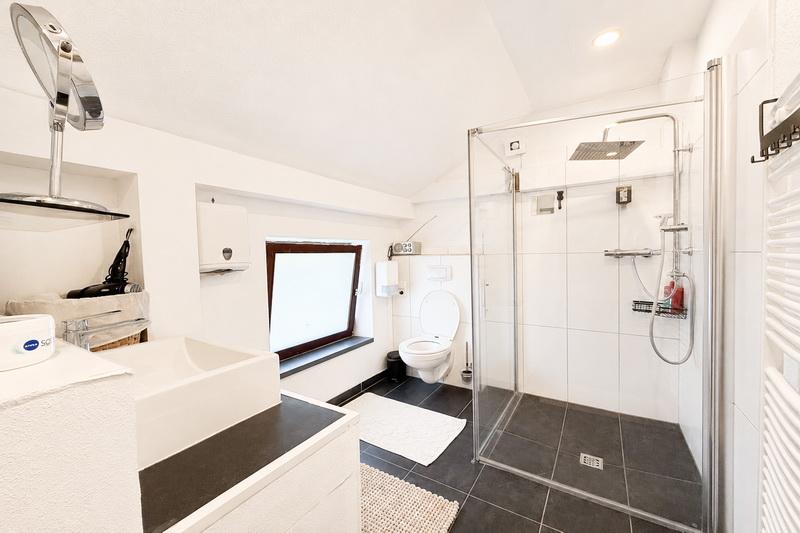 Wohnhaus + Gästehaus mit großen Grundstück in Feldrandlage! Nur 15 Minuten bis zur Ostsee! - Doppelhaushälfte Ahrensbök | Angebot:26495860