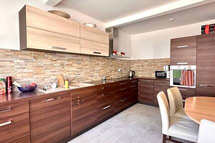 Saniertes Haus mit vielen Garagen 5 zimmer