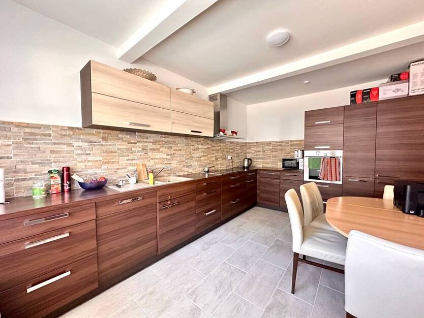 Saniertes Haus mit vielen Garagen 5 zimmer