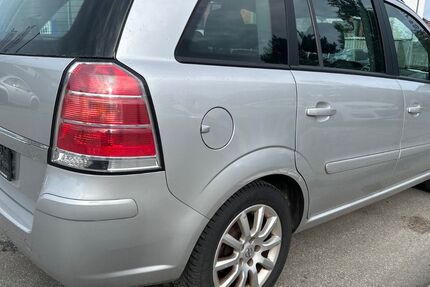 Opel Zafira 211.200 km 3.200 &euro; Lübeck 23560
