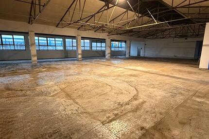 Nach Sanierung: Flexible Gewerbehalle+WC-Anlage+Büro zimmer