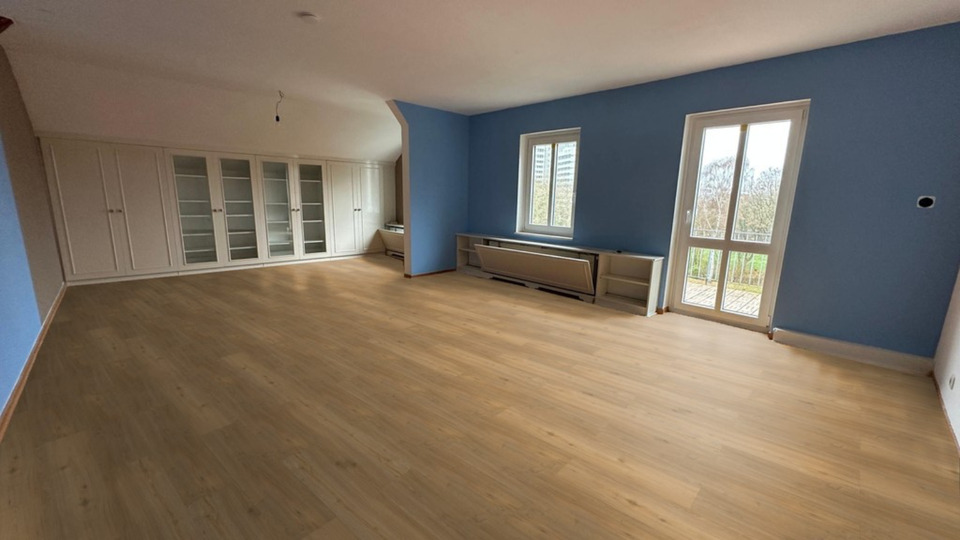 Helle Dachgeschosswohnung mit viel Stauraum in St. Jürgen 4 zimmer