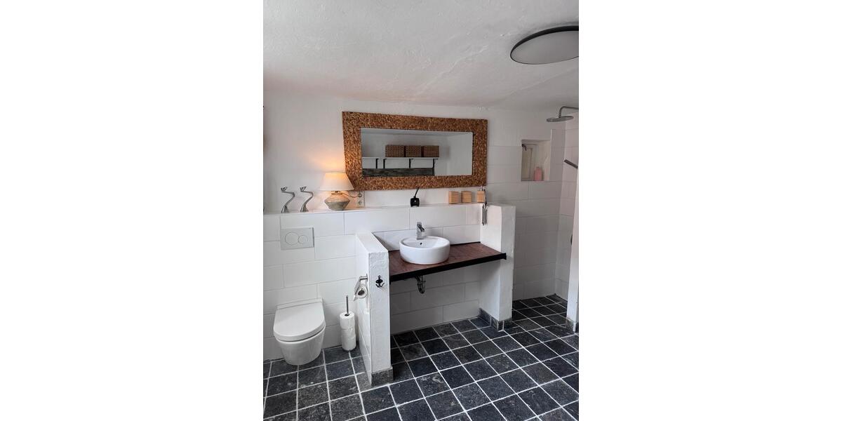 Etagenwohnung Lübeck Innenstadt - 2 Zimmer, 110 m&sup2;, 700&euro; | Angebot:25419605