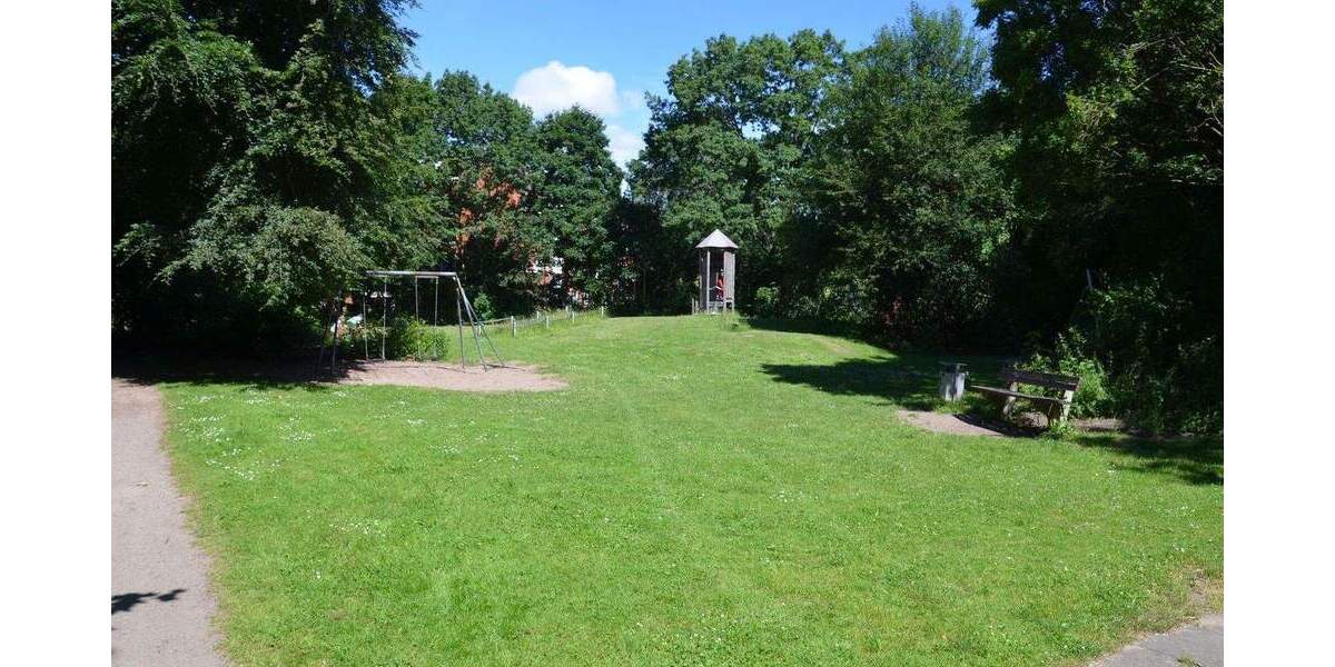 Sehr schöne, gut geschnittene und ruhige 2-Zimmer-Wohnung mit Balkon in St. Jürgen 2 zimmer