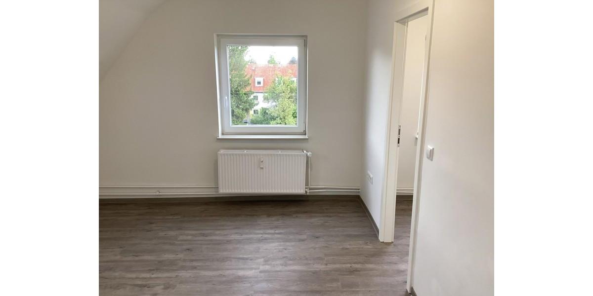 Dachgeschoßwohnung Lübeck Sankt Jürgen - 2.5 Zimmer, 39 m&sup2;, 508&euro; | Angebot:26635399