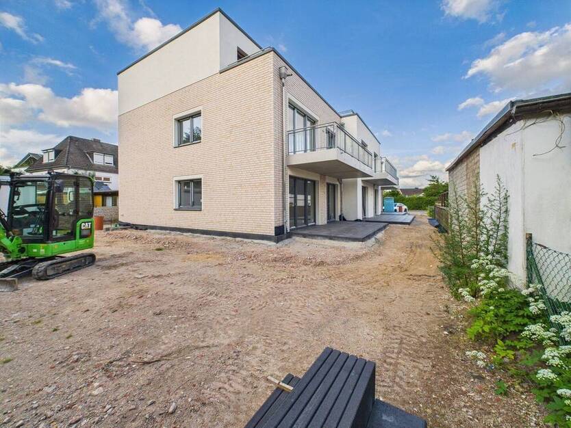 Neubau 2 Zimmer 1. OG mit großem Balkon. PKW-Stellplatz am Haus - TOLL für Single