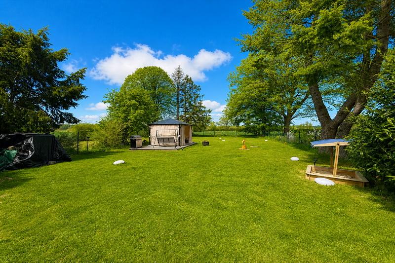 Wohnhaus + Gästehaus mit großen Grundstück in Feldrandlage! Nur 15 Minuten bis zur Ostsee! - Doppelhaushälfte Ahrensbök | Angebot:26495860