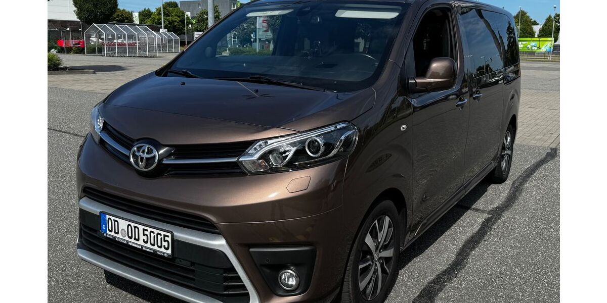 Toyota Proace (Verso) 215.000 km 21.900 &euro; Elmenhorst 23869