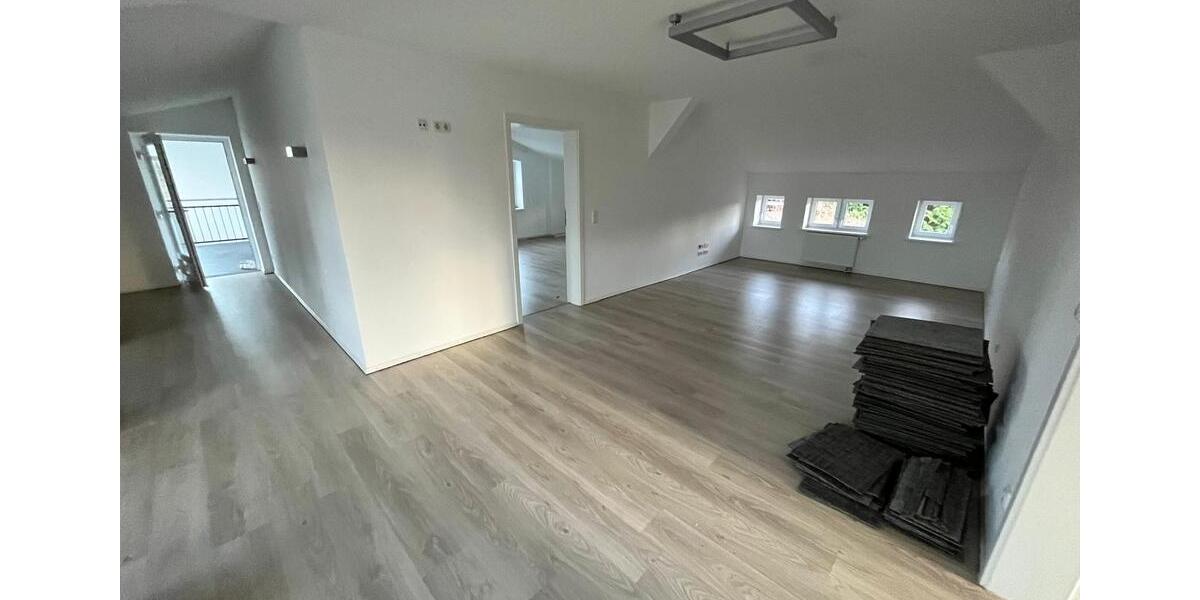 Moderne Dachgeschosswohnung in klein Rönnau 3 zimmer