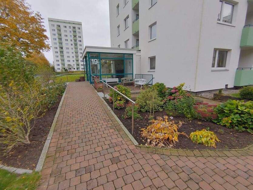 Moderne 2 Zimmer-Wohnung mit Loggia und PKW-Stellplatz in 23560 Lübeck, Moislinger Mühlenweg 2 zimmer