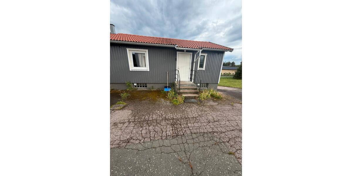 Einfamilienhaus Groß Grönau - 18 Zimmer, 2.000 m&sup2;, 175.000&euro; | Angebot:26826353