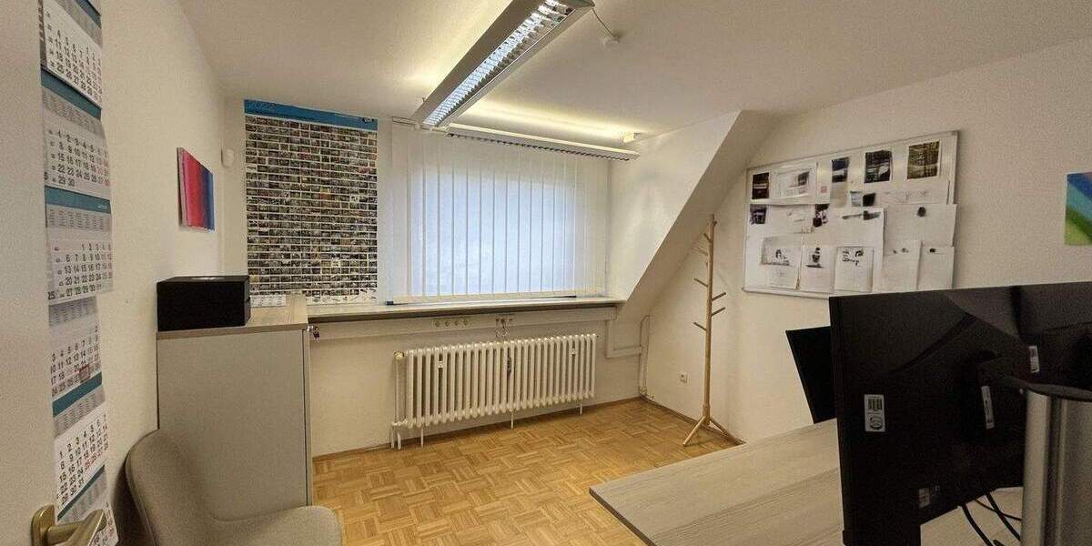 Rarität: Großzügiges, vollunterkellertes EFHZFH mit Doppelcarport und 5 Garagen in Lübeck-Kücknitz 8 zimmer