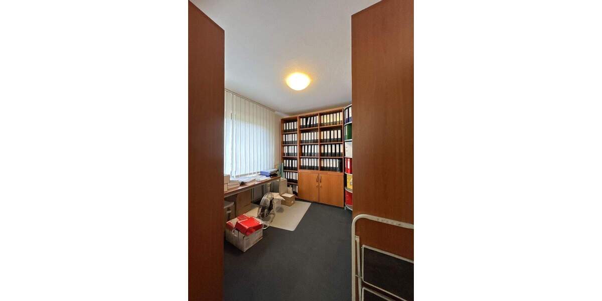 Rarität: Großzügiges, vollunterkellertes EFHZFH mit Doppelcarport und 5 Garagen in Lübeck-Kücknitz 8 zimmer