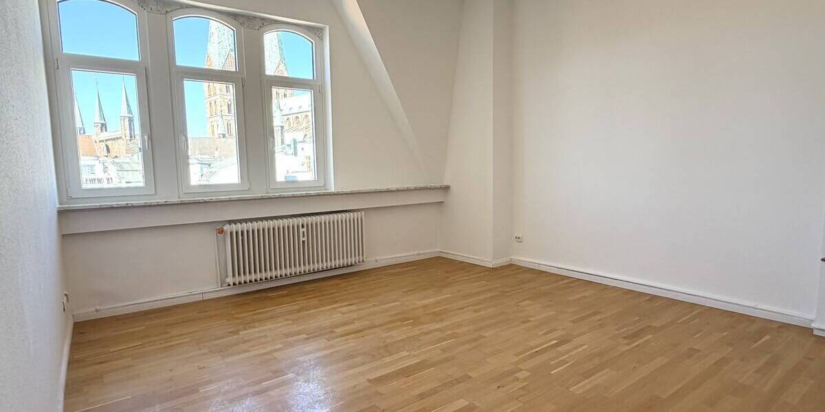 Etagenwohnung Lübeck Innenstadt - 4 Zimmer, 122 m&sup2;, 1.900&euro; | Angebot:26528239
