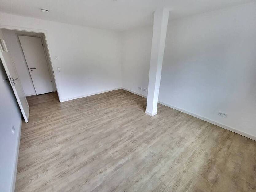 Exklusiv: Sanierte 3-Zi.-Wohnung mit Carport, Aufzug, Balkon & traumhaftem DOM-Blick am Mühlenteich