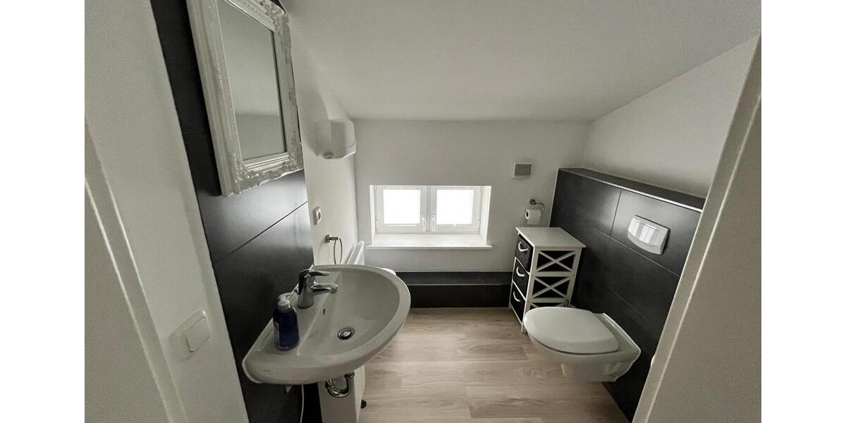 Moderne Dachgeschosswohnung in klein Rönnau 3 zimmer